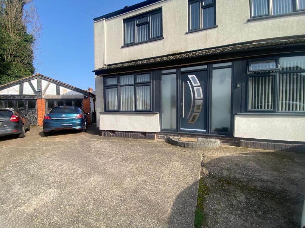 House in Wolverhampton, The Lunt - View 2
