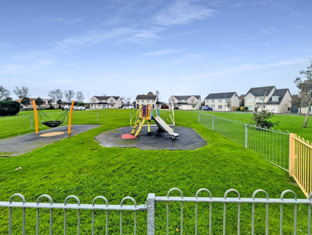 42 Priest Hill View, Stevenston, KA20 4AT photo 2