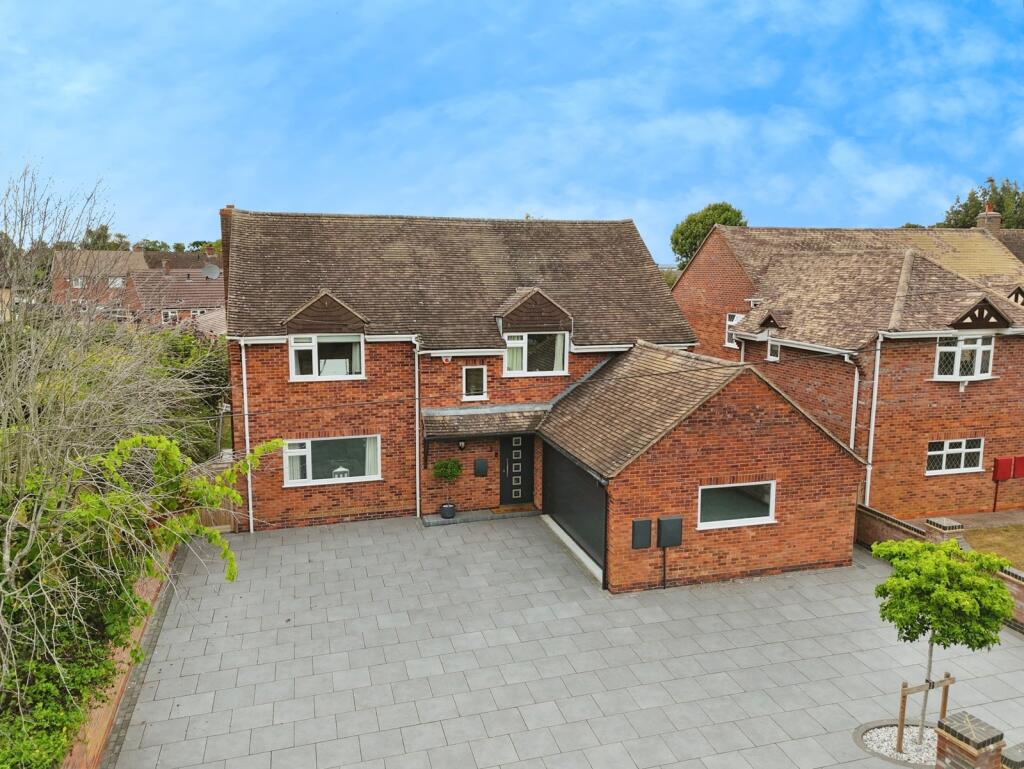 Main image of property: Queens Close, Harbury, Warwickshire, CV33