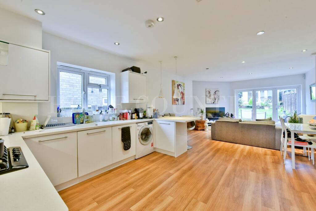 Main image of property: Highview Gardens, Potters Bar, EN6