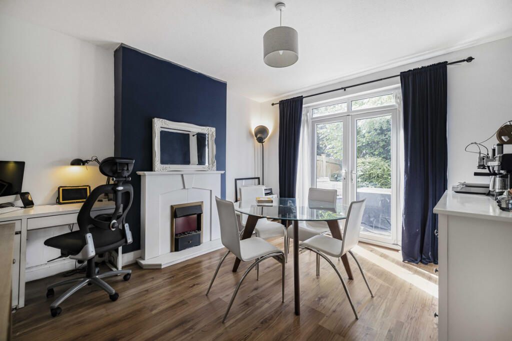 House in Croydon - View 3