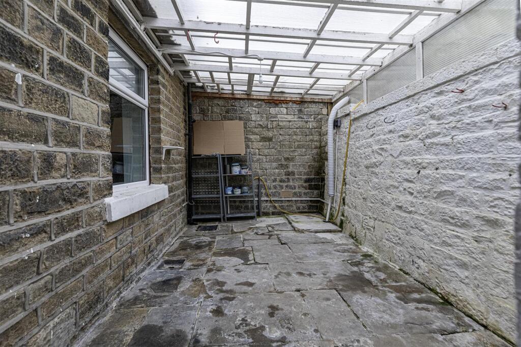 House in Huddersfield - View 4