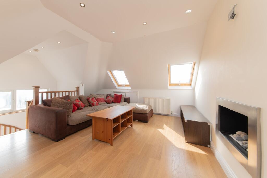 Watford Way, London, NW7 photo 4