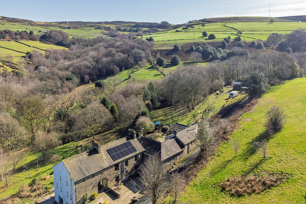 Main image of property: 3 Glen Hey, Hey Lane, Scammonden HD3 3FR