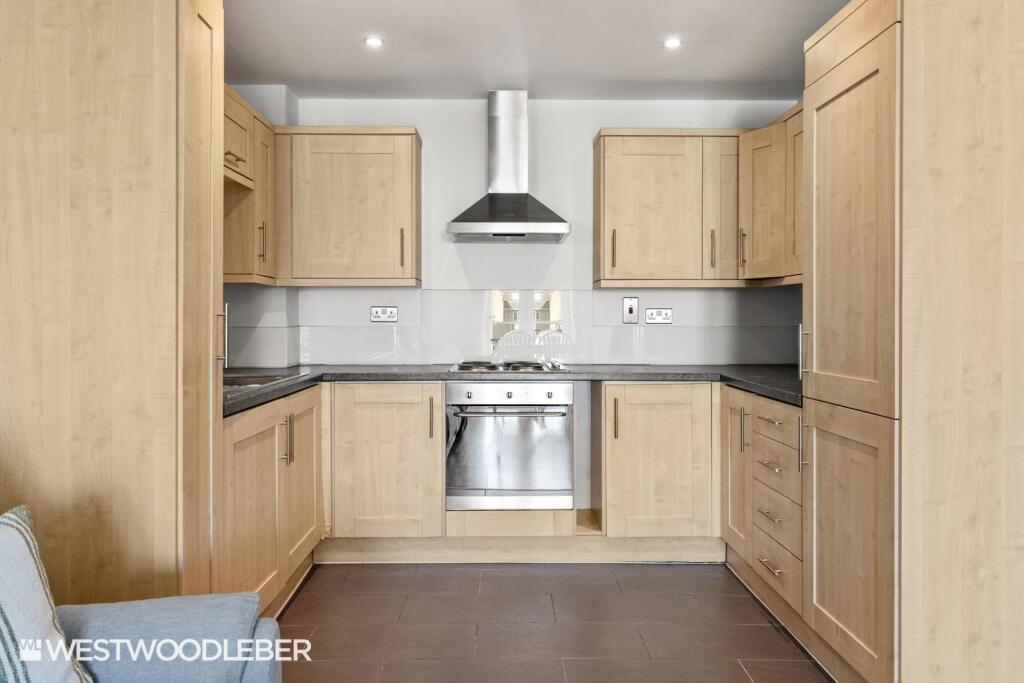 Apartment in Hoddesdon, High Leigh Garden Village - More