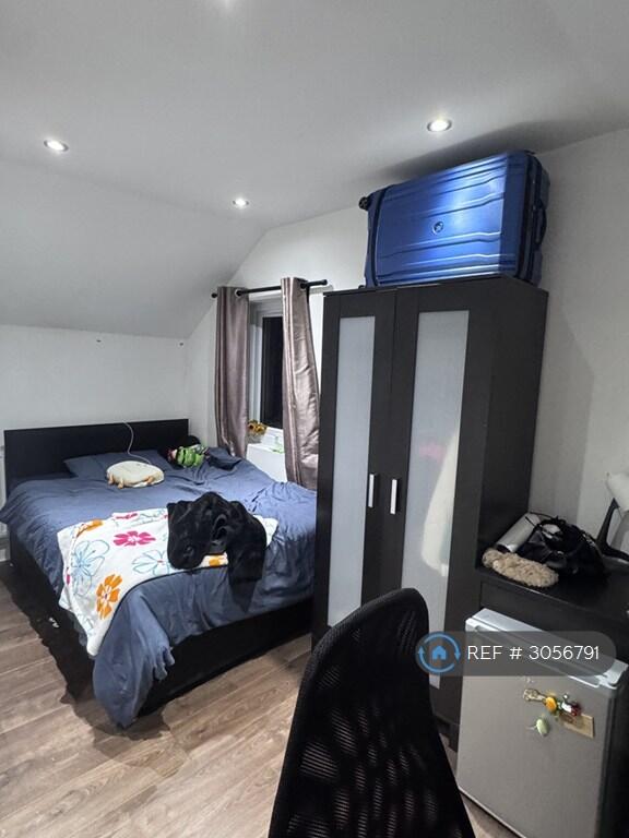 6 bedroom detached house for rent