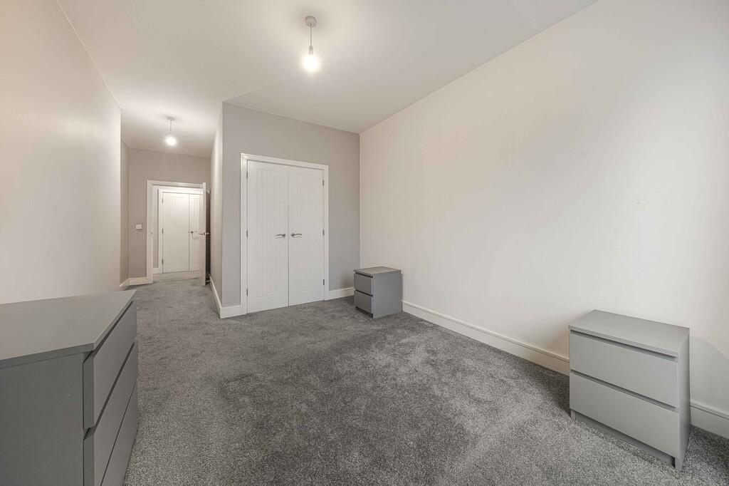 Apartment in Southall - View 4