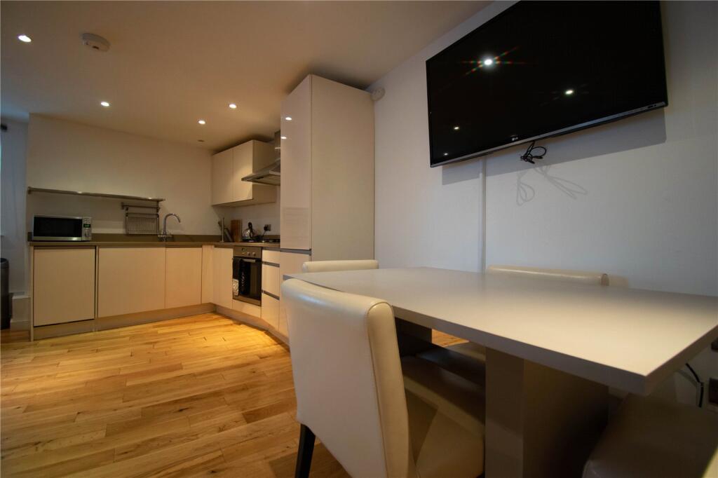3 bedroom maisonette for rent
