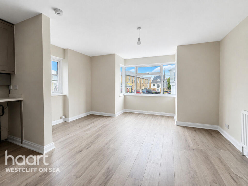Apartment in Southend-on-Sea, Essex - View 3