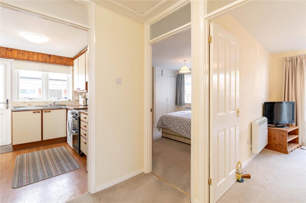 House in Newbury, West Berkshire - View 4
