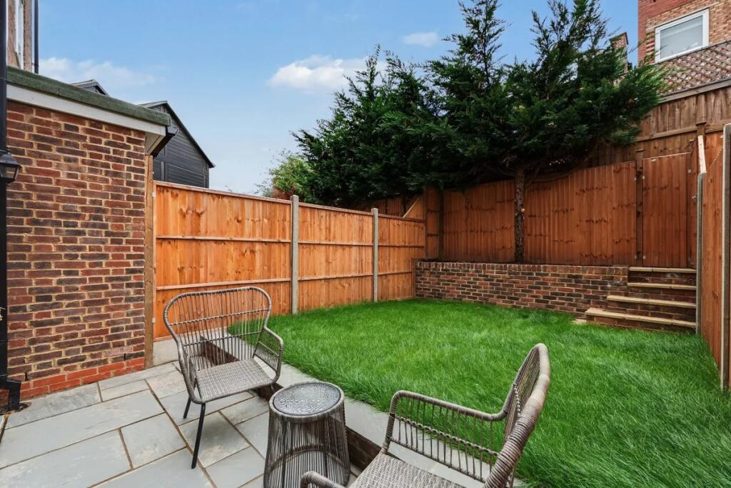 House in London - View 5