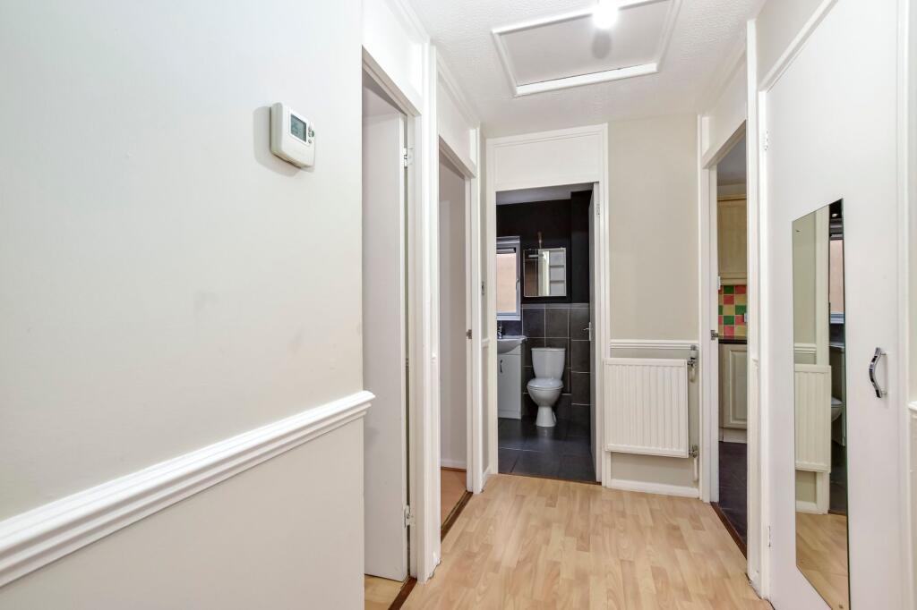 Apartment in Watford, Garston - View 5