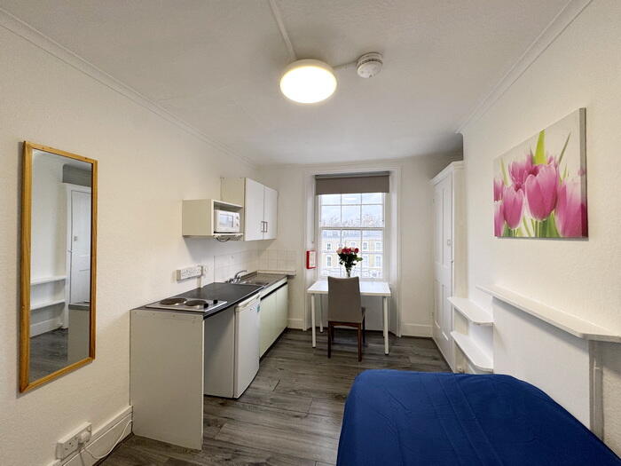 Studio flat for rent