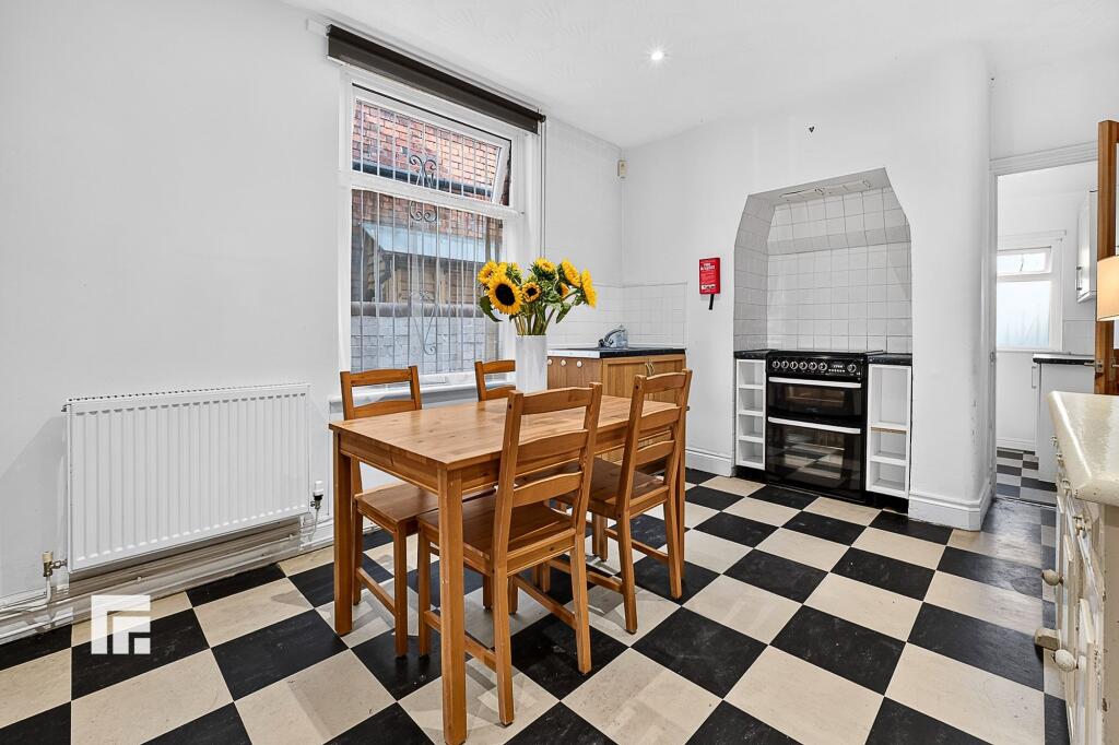 House in Cardiff, Grangetown - View 4