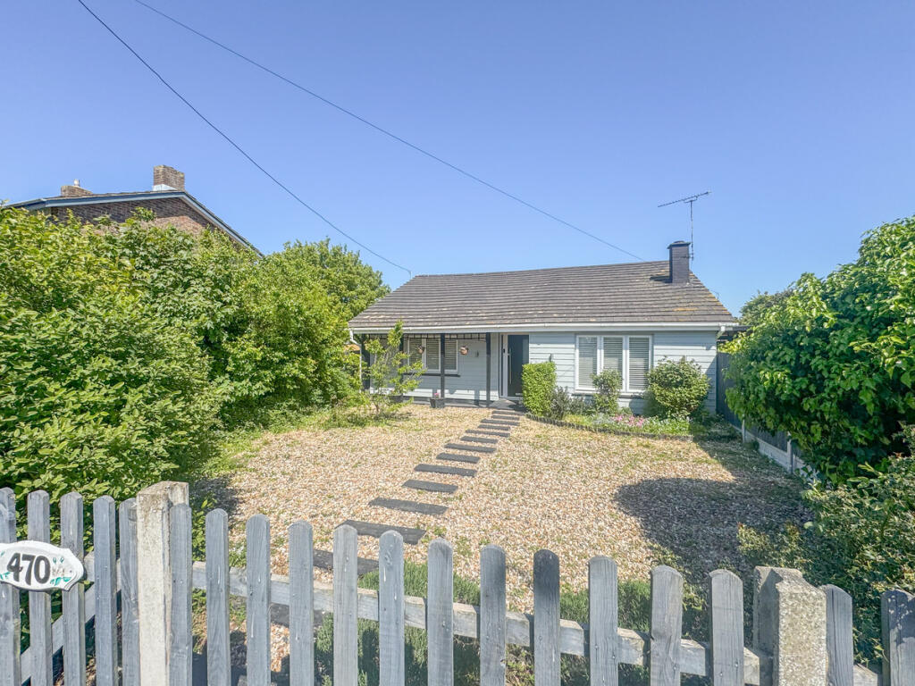 Main image of property: Ashingdon Road, Rochford, SS4 3