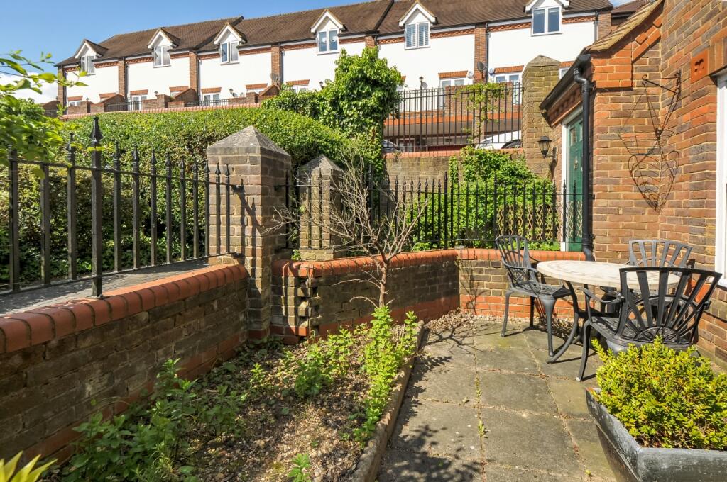 Apartment in St Albans - View 5