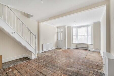 House in London, Edmonton - View 2