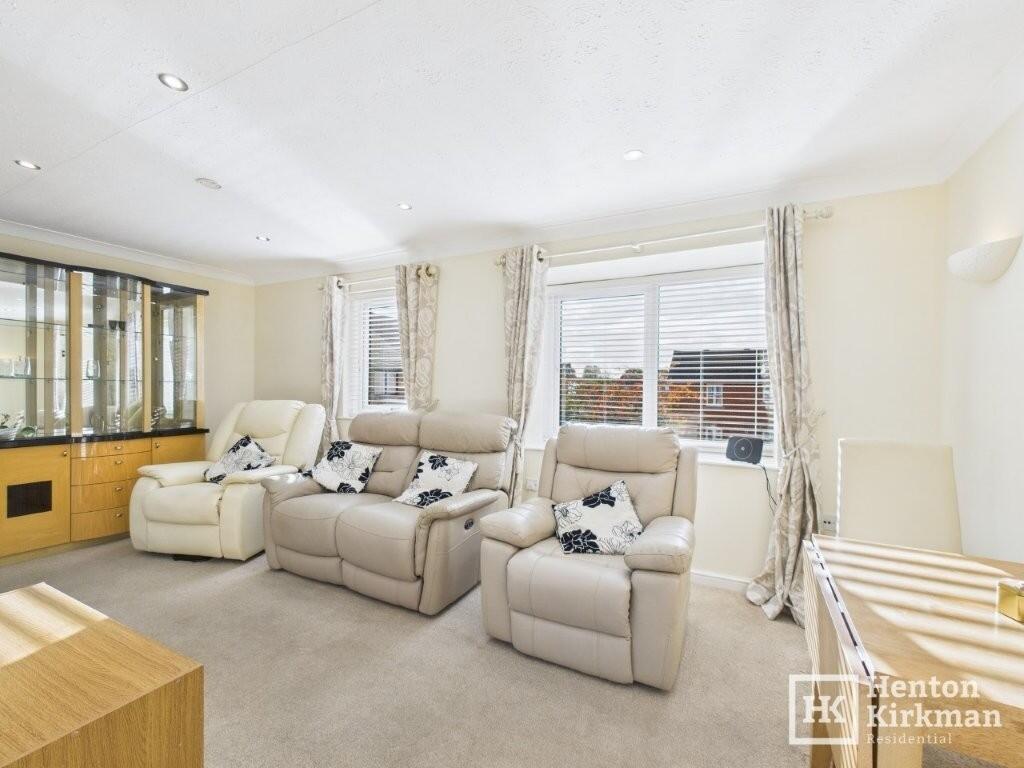 Apartment in Billericay, Queens Park - View 6