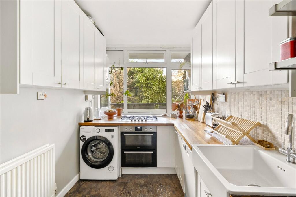 Apartment in London, Whitechapel - View 5