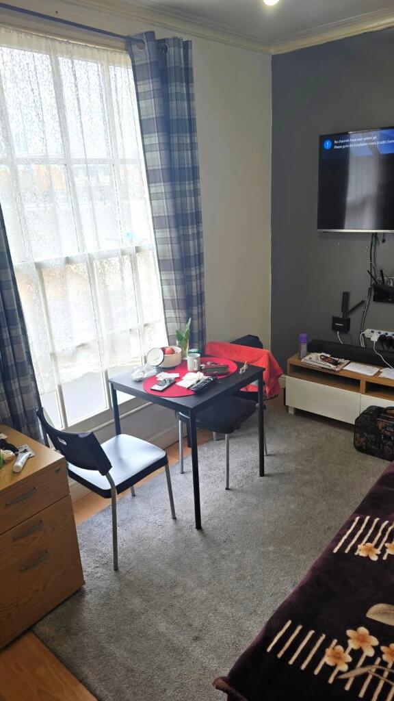 Apartment in Southampton - View 2