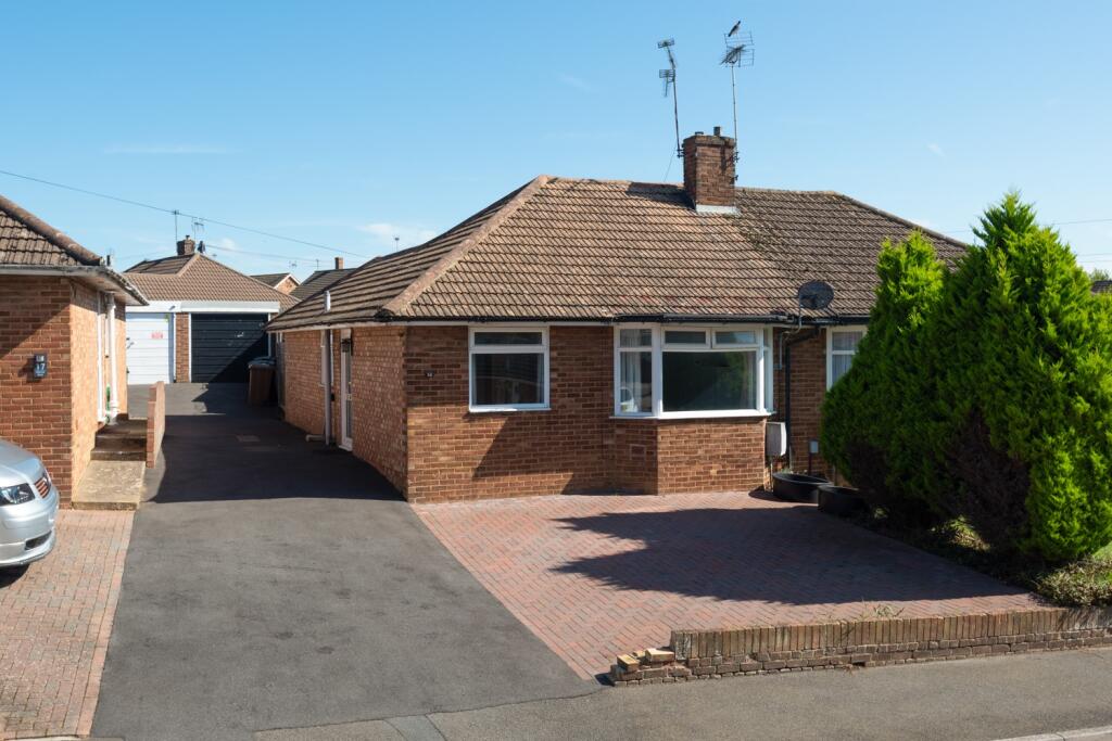 2-bed semi-detached on Bybrook Road, Kennington, Ashford, £300,000