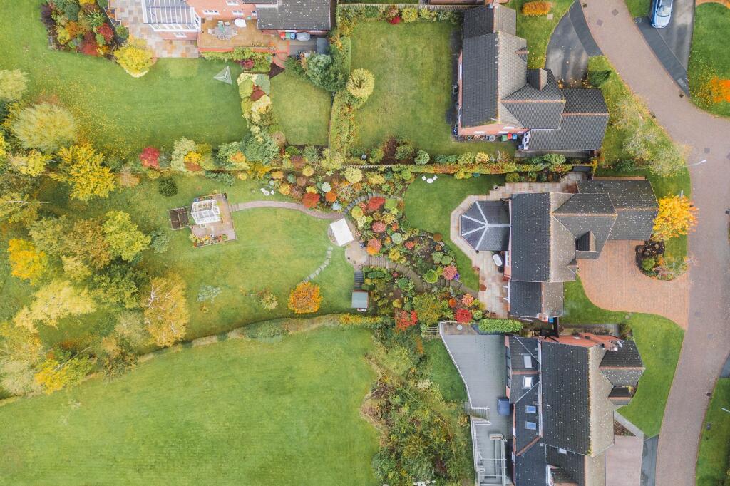 2 Gorse Close, Norley, WA6 8PY photo 4