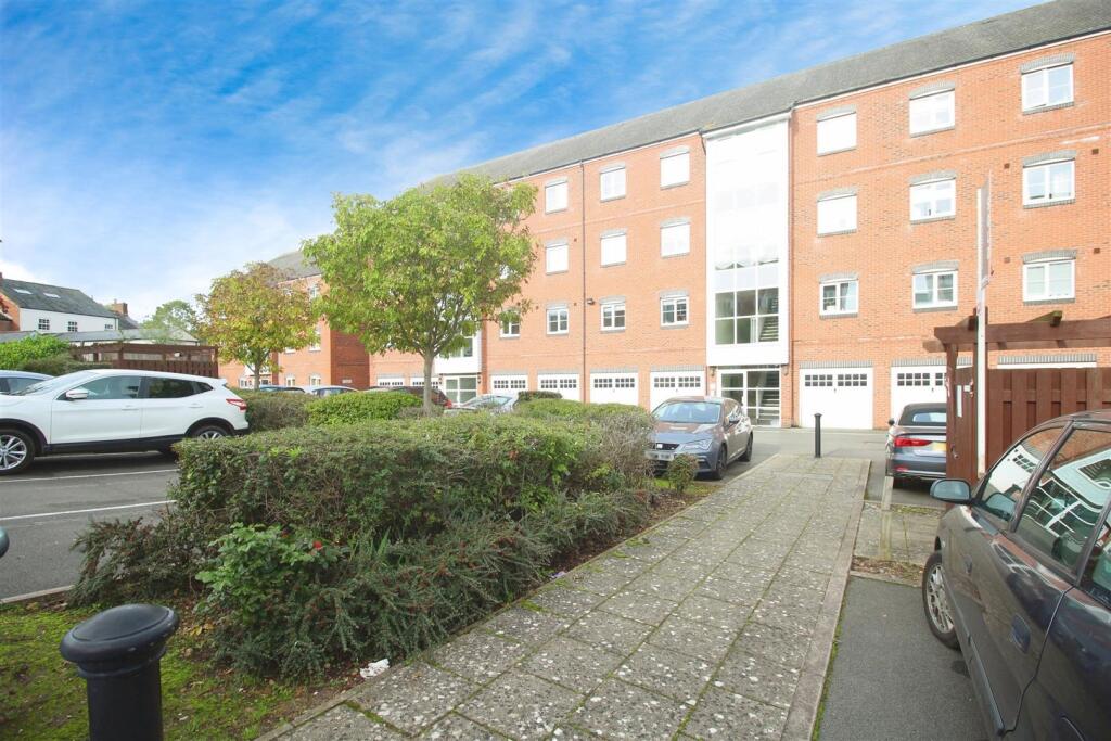 Main image of property: Chandley Wharf, Warwick