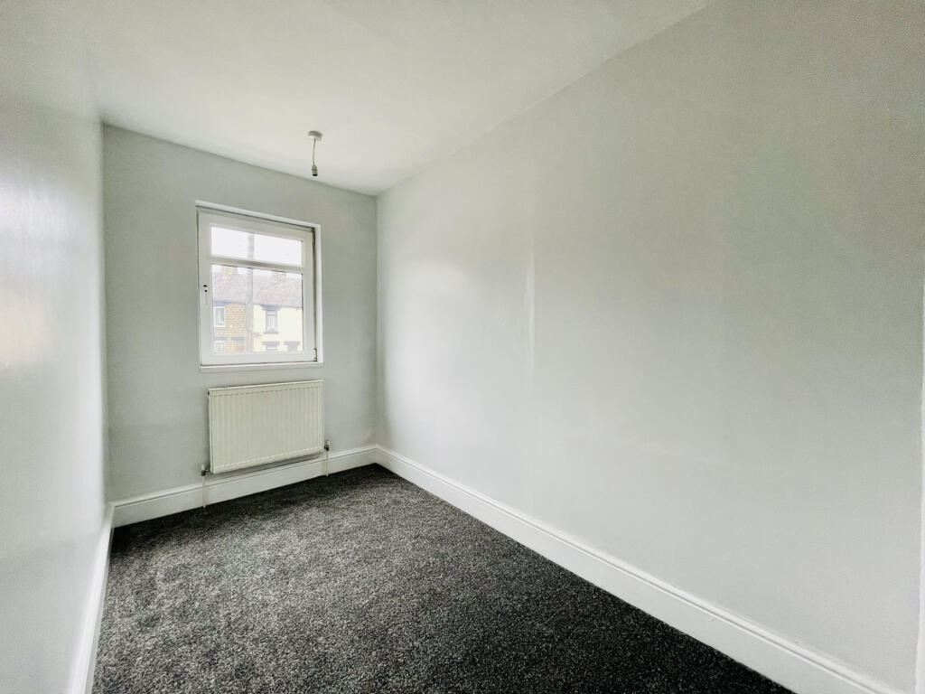 House in Barnsley, Honeywell, Monk Bretton - More