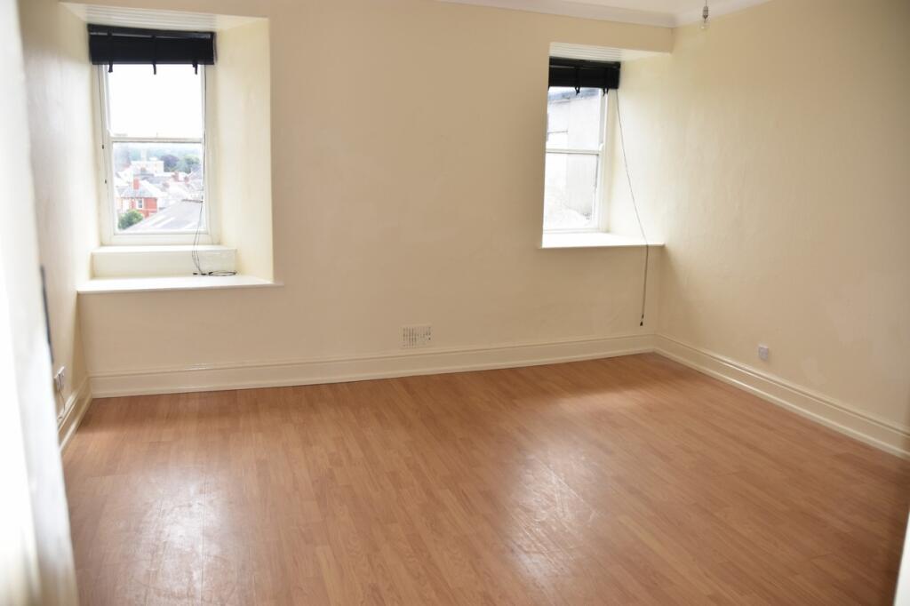 Apartment in Cardigan, Bridgend - View 5