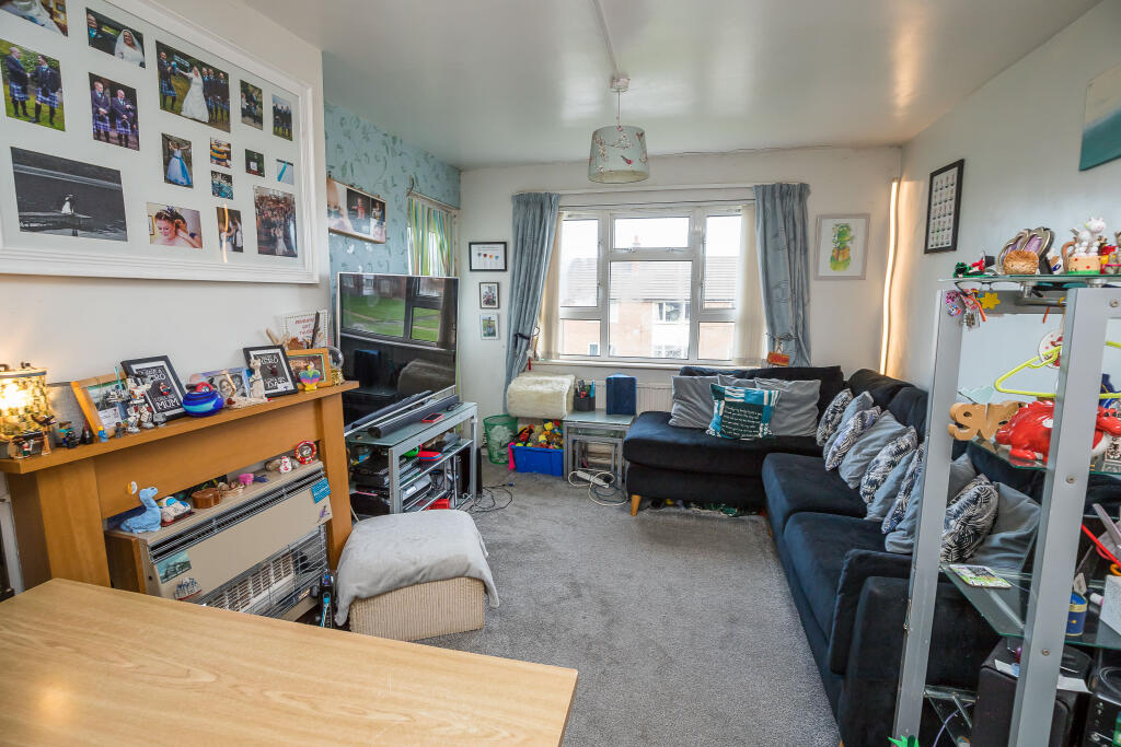 Ffordd Powell, Wrexham, LL11 photo 3