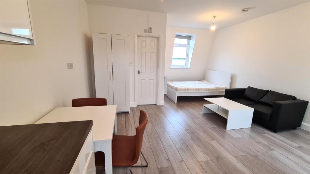 Studio flat for rent