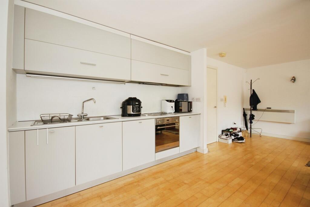 Apartment in Coventry, West Midlands - View 3