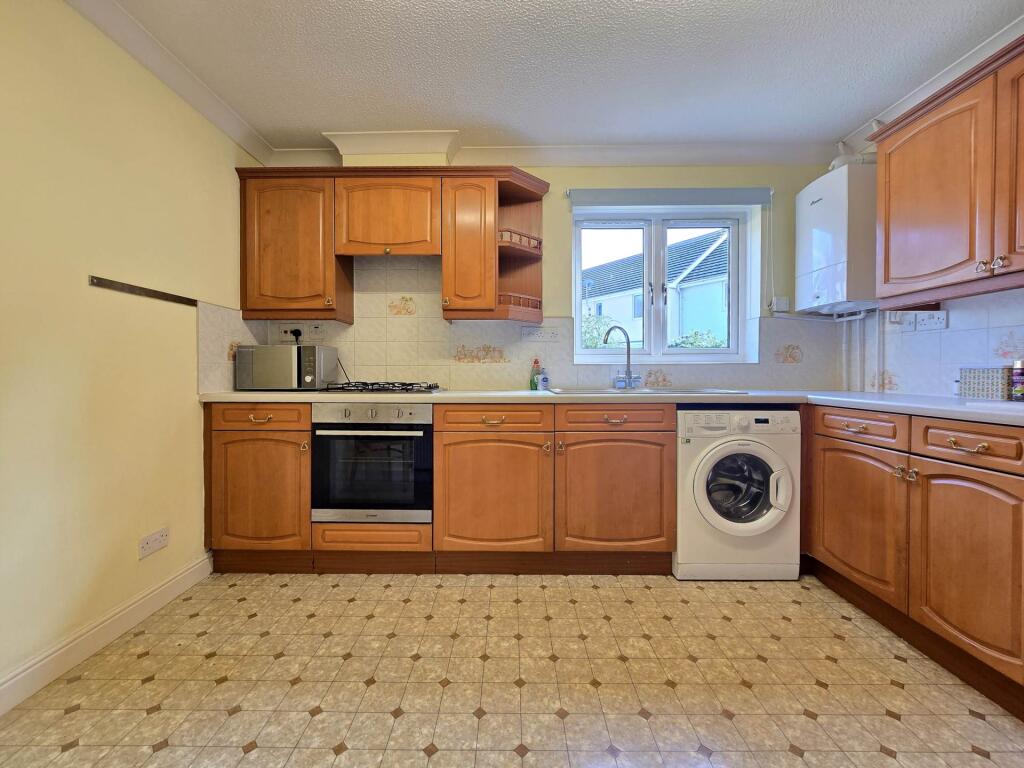 8, Riverside Close photo 3