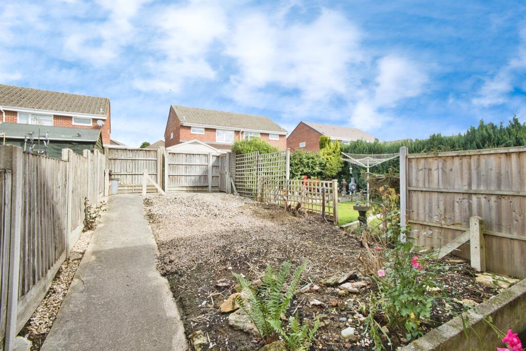 Lower Fairmead Road, YEOVIL photo 3