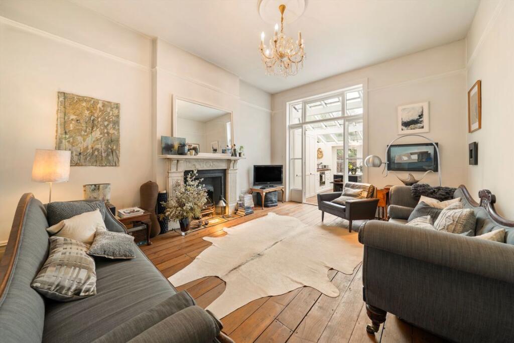Apartment in London - View 2