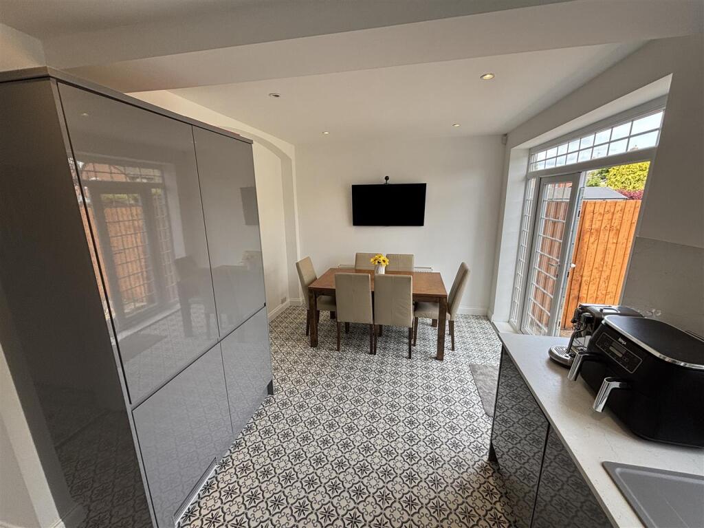 Prince Albert Drive, Glenfield, Leicester photo 4