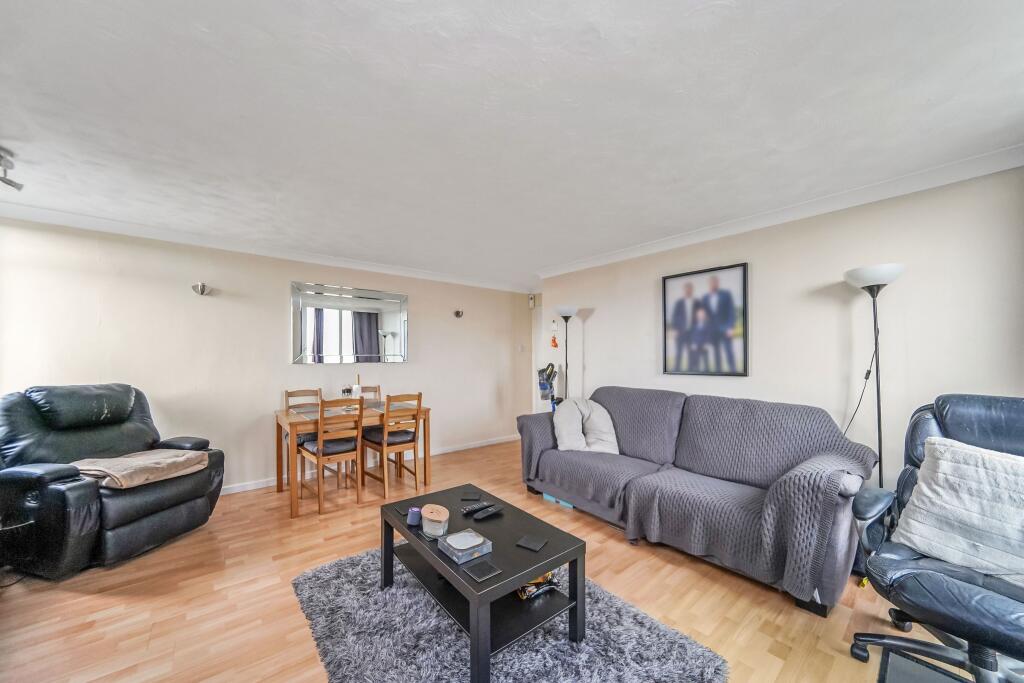 Hollyfield, Harlow photo 3