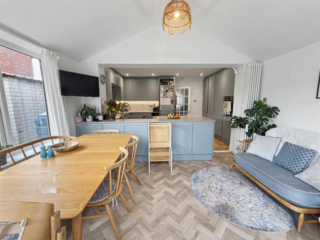 House in Darlington - More