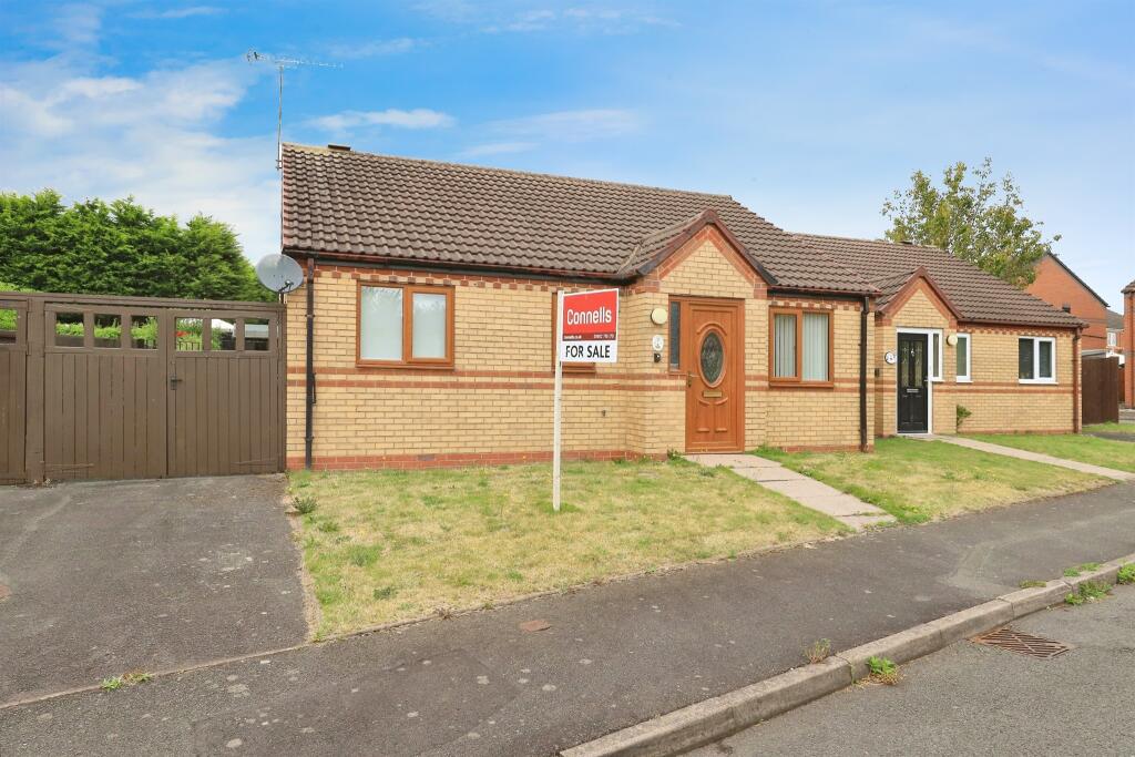 2-bed semi-detached on Lavender Close, Pendeford, Wolverhampton, £199,995