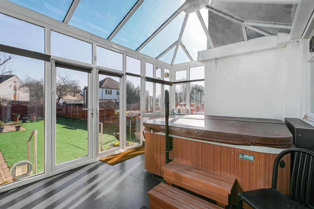 House in Kingston upon Thames - More