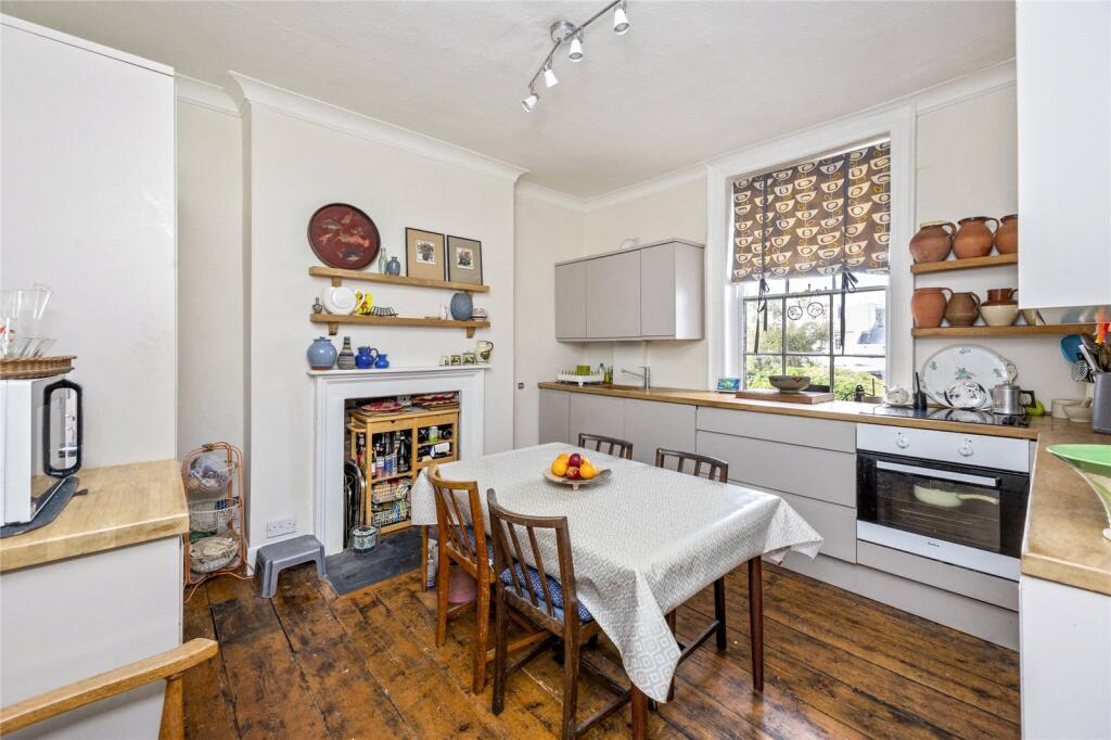 South Terrace, Littlehampton, West Sussex, BN17 photo 3