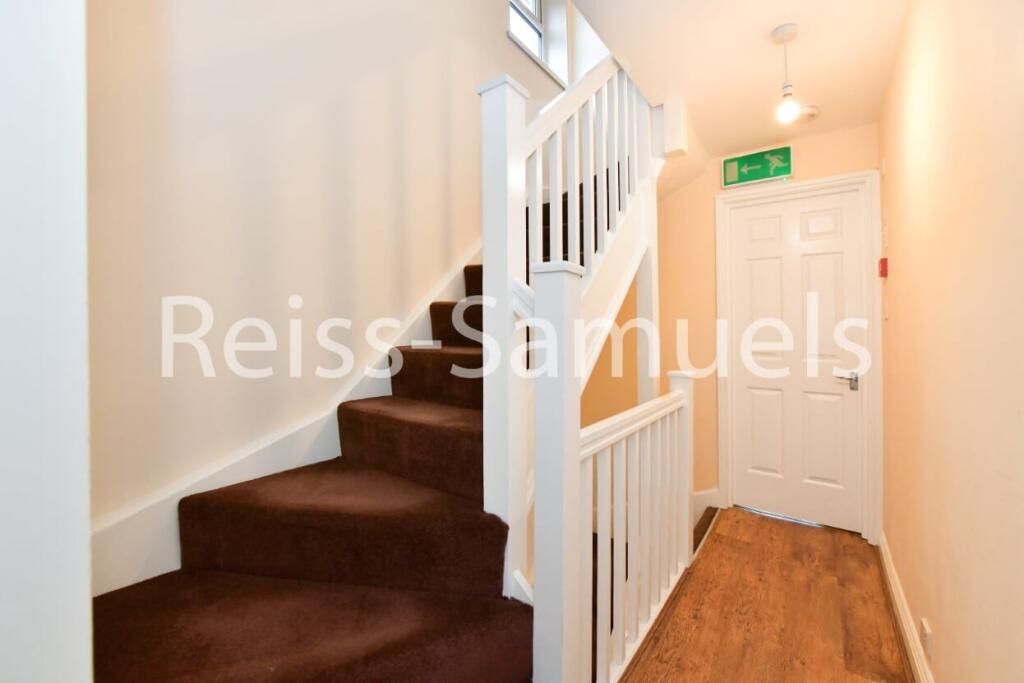 6 bedroom semi-detached house for rent