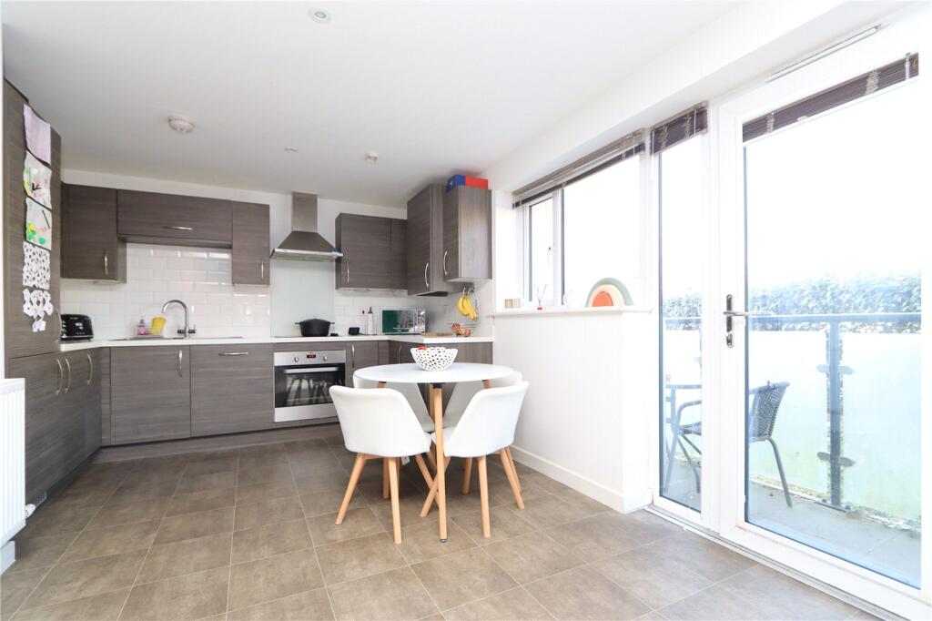 Apartment in Milton Keynes, Fairfields - View 5