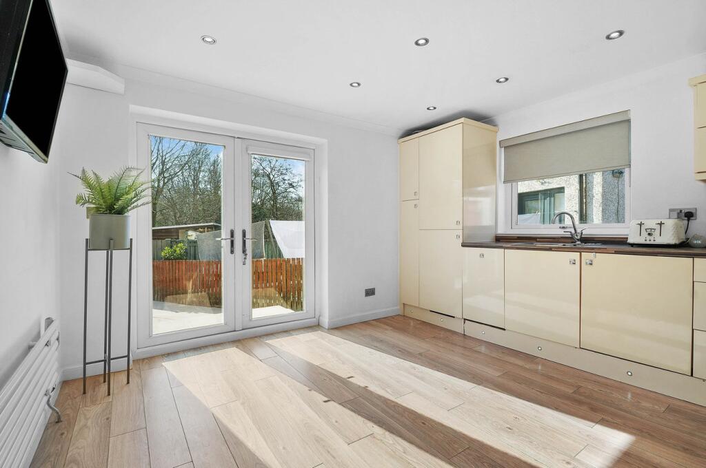 10, Sharpe Avenue, Dreghorn, Irvine, KA11 photo 3
