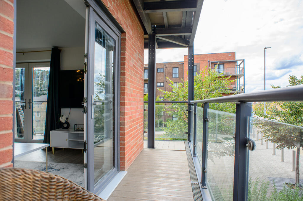 Apartment in Dartford, Castle Hill, Ebbsfleet Valley - View 4