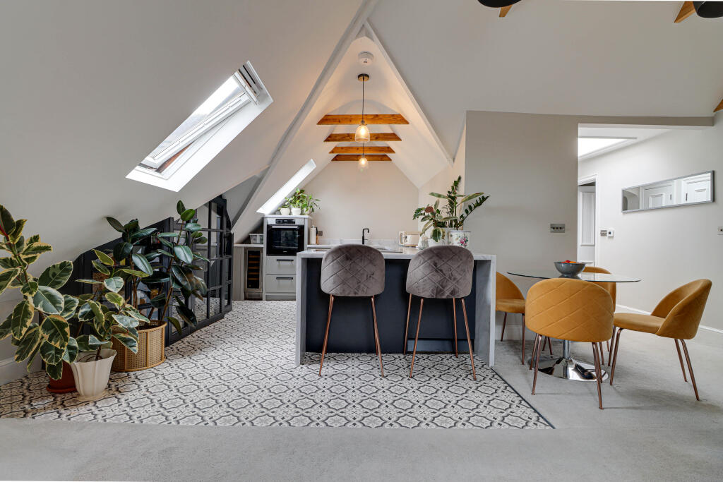 Kirkwick Avenue, Harpenden, Hertfordshire, AL5 - View 3