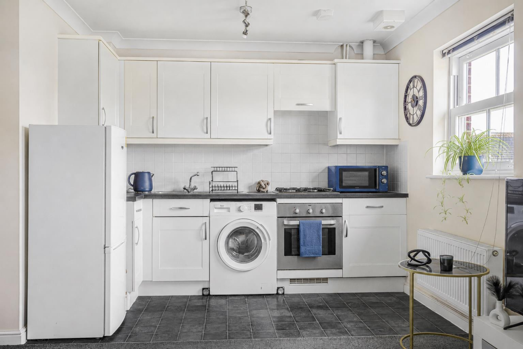 Apartment in Gloucester, Gloucestershire - View 5