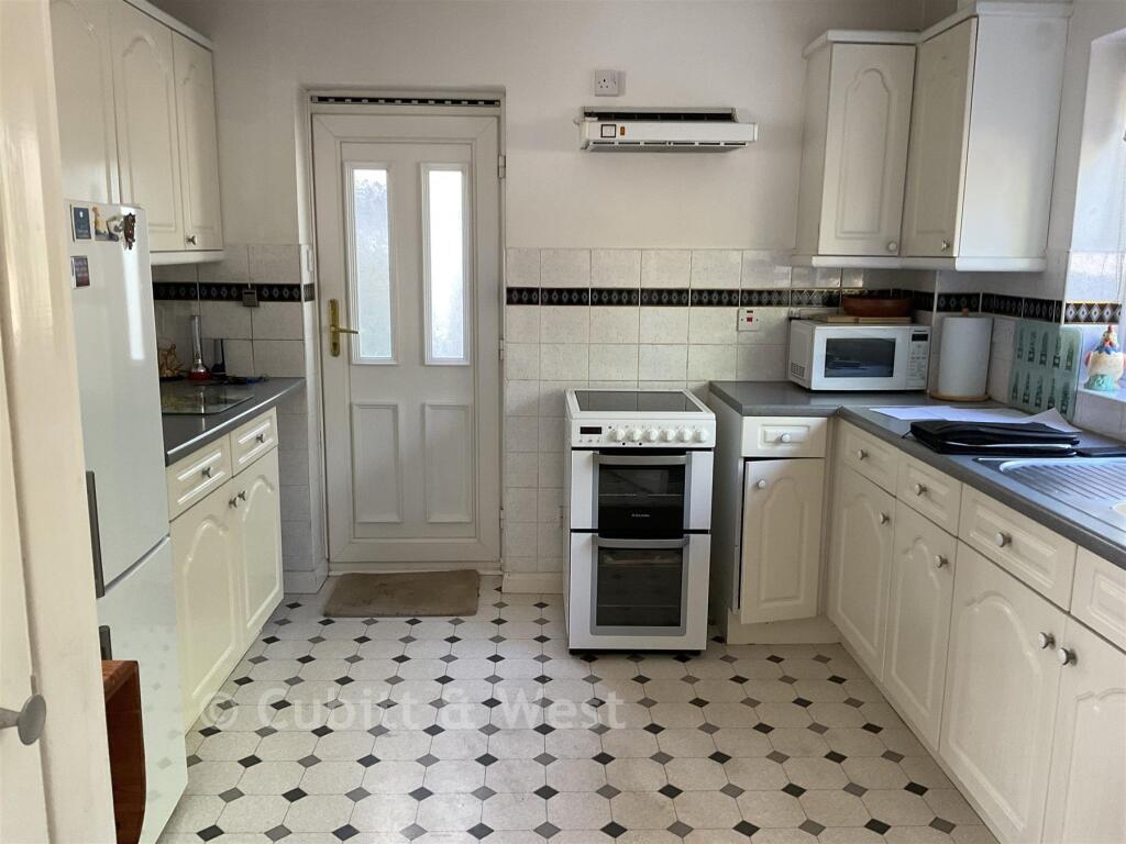 House in Redhill - View 2