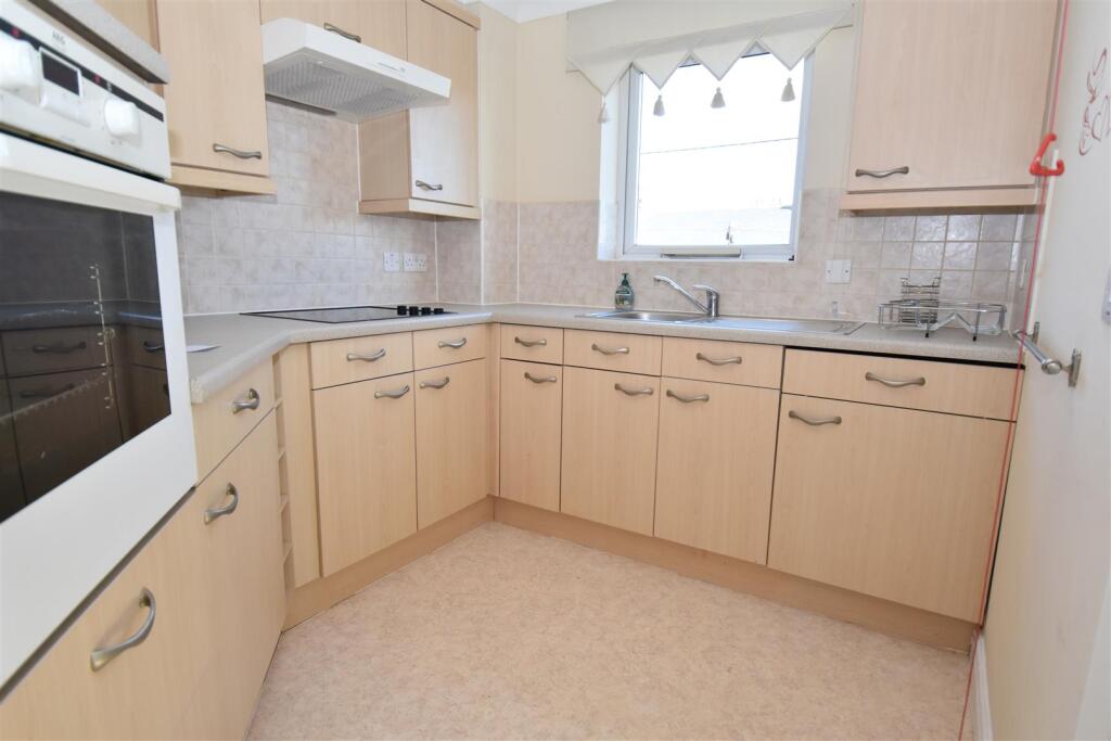 Apartment in Southend-on-Sea - View 3
