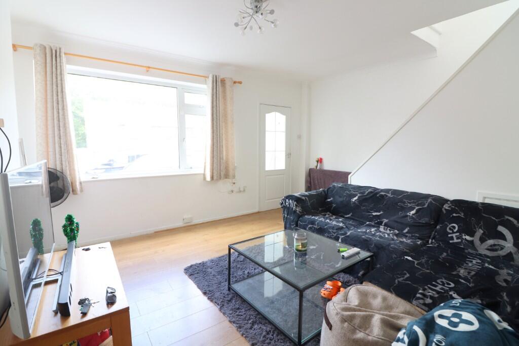 Sunningdale, Luton, Bedfordshire, LU2 7TF - View 4